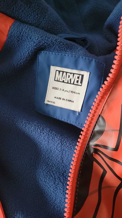 Gabardinas Marvel e Tuc Tuc