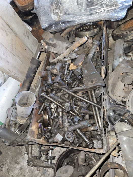 Відро 10 л   Болти в відрові більше 20 кг гайки СССР  гравера болти