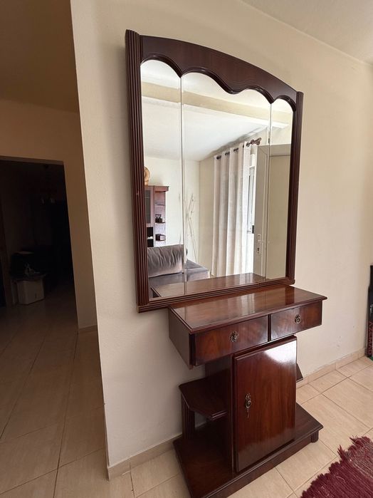 Móvel de entrada com espelho