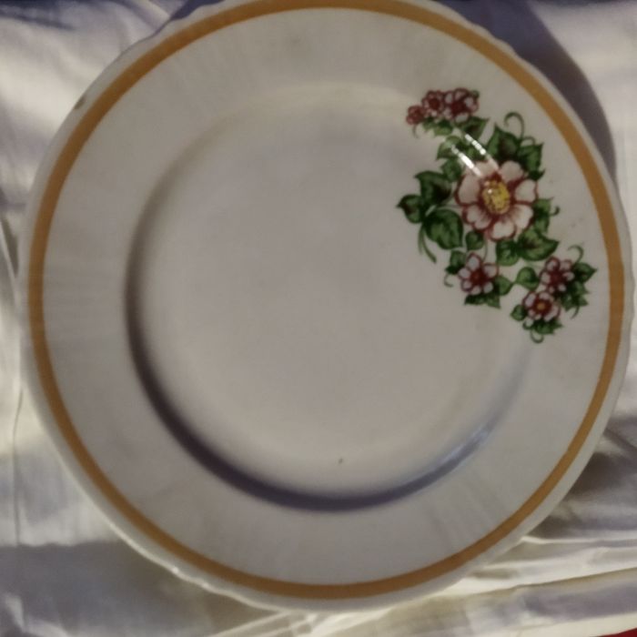 Продам набір тарілок 6 шт