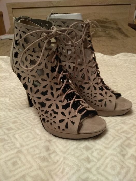 Botki ażurowe wysoki obcas sandałki