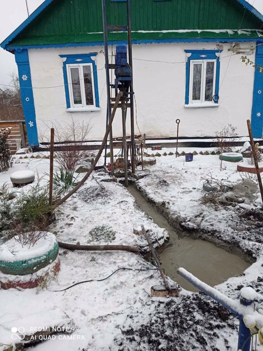 Буріння свердловин малогабаритной установкой