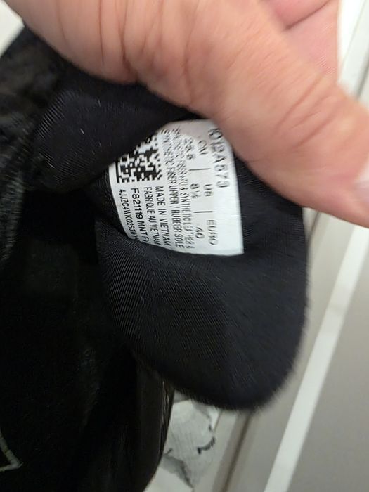 Кросівки Asics, Nike, Salomon, Lowa, Scarpa, La Sportiva, New Balance, Adidas.