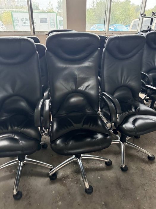 компʼютерні крісла на коліщатках офісні керівника