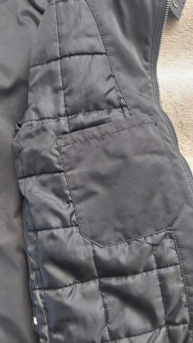 Elegancka czarna kurtka-bomberka ze stójką H&M