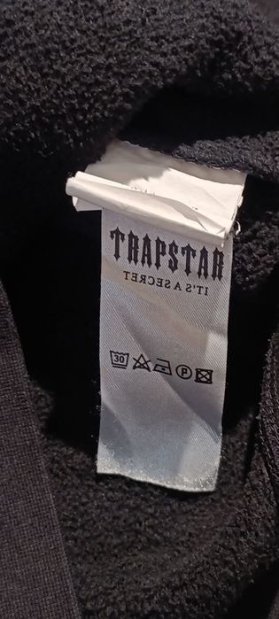 Винтажное чёрное худи Trapstar с большим плюшевым логотипом на груди