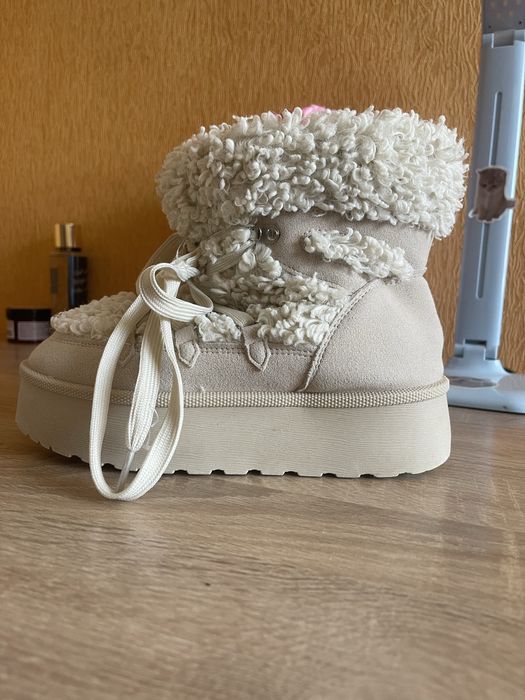 Угі на дівчинку 36 р