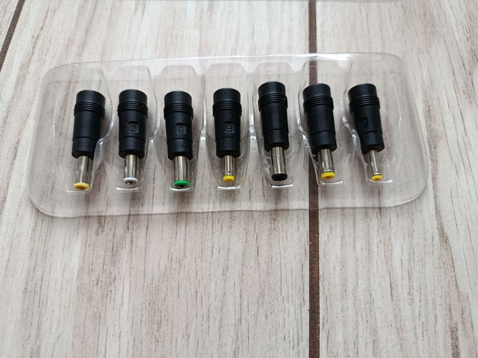 Універсальні насадки для зарядки ноутбука, перехідники, набір