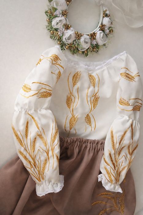 Вишитий костюм для дівчинки, вишиванка колоски