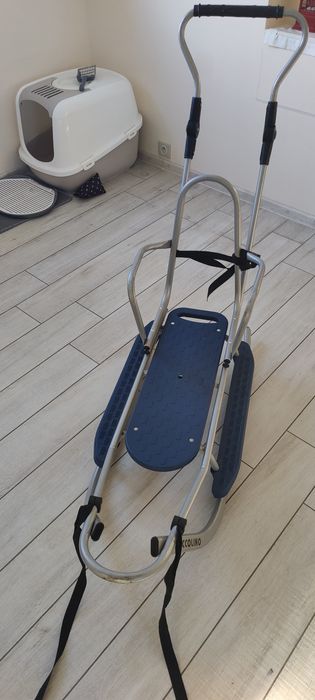 Sanki metalowe Piccolino z oparciem, pchaczem i zdejmowanym śpiworem