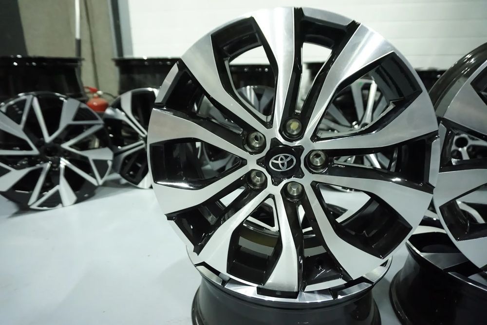 Felgi aluminiowe 17 Toyota  Ch-R Auris Avensis Rav 4 Corolla Camry Yar