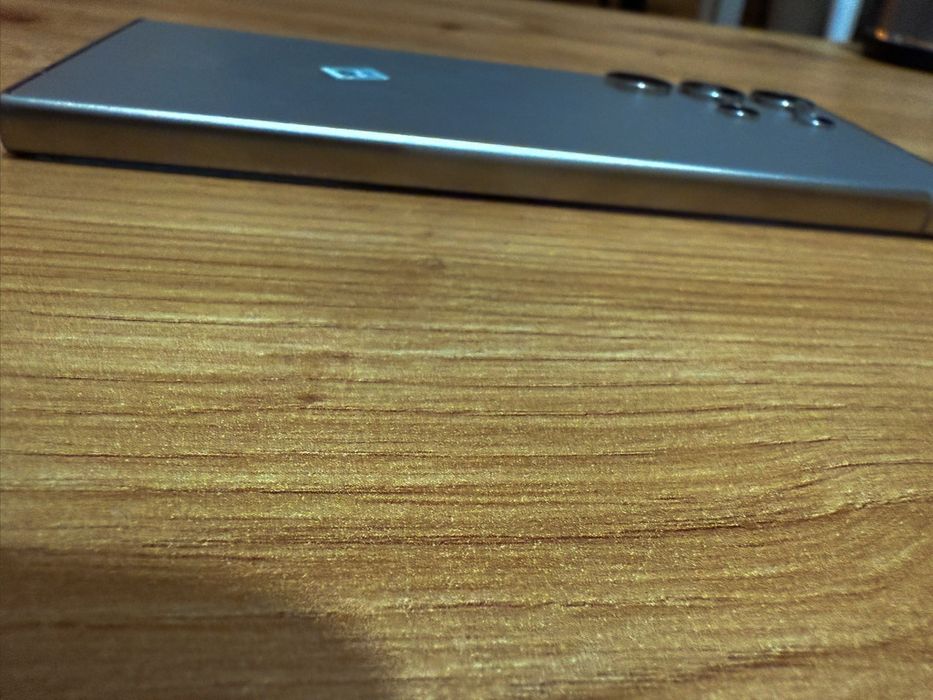 Samsung Galaxy S24 Ultra – Gray Titanium (256GB / 12GB RAM)