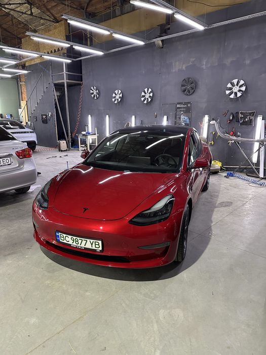 Оренда Tesla Model 3