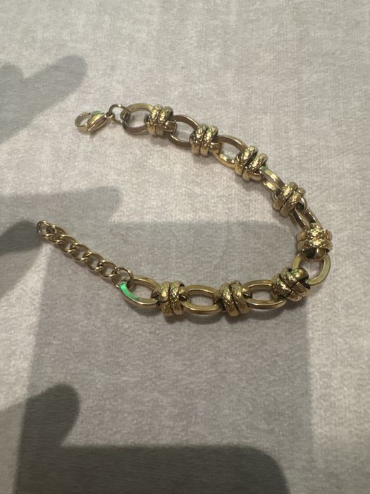 Pulseira dourada elegante – estilo clássico