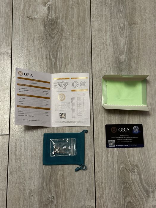 Moissanit węglik krzemu 0,1ct wisiorek krzyżyk