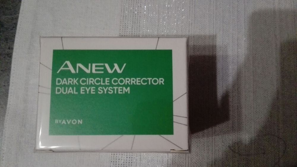 Avon krem redukujący cienie