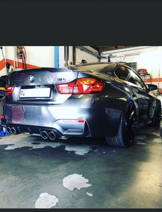 A venda  BMW M4 PERFORMANCE 57000km  ano 2015