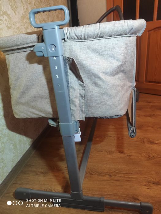 Приставне ліжечко для немовлят