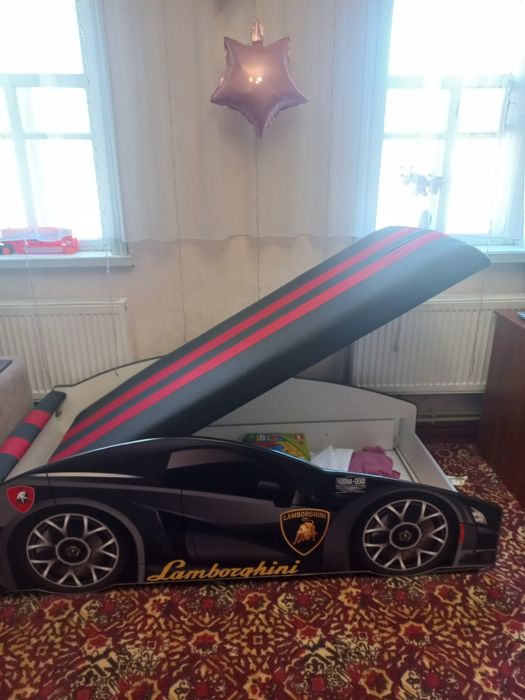 Продам дитяче ліжко машинку  Ламборгині.  Майже нове