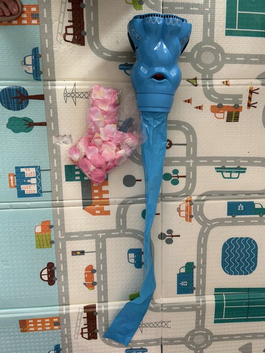 Гра слон випускає конфетю