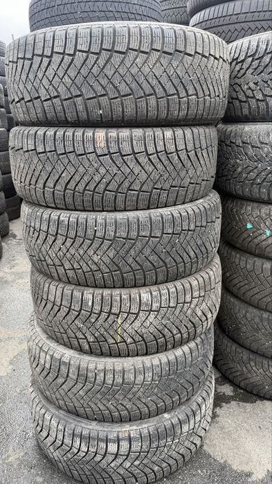235/55/19 Pirelli Ice Zero