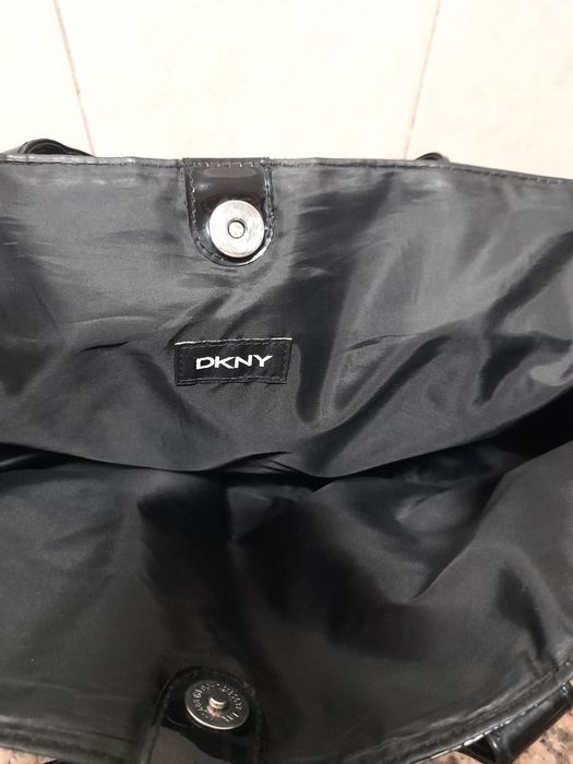 Mala e carteira DKNY em plástico