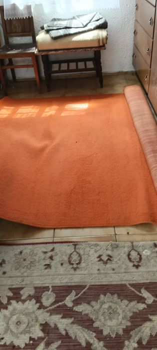 Vendo carpete em bom estado medidas 180largura 2.50 de comprimento