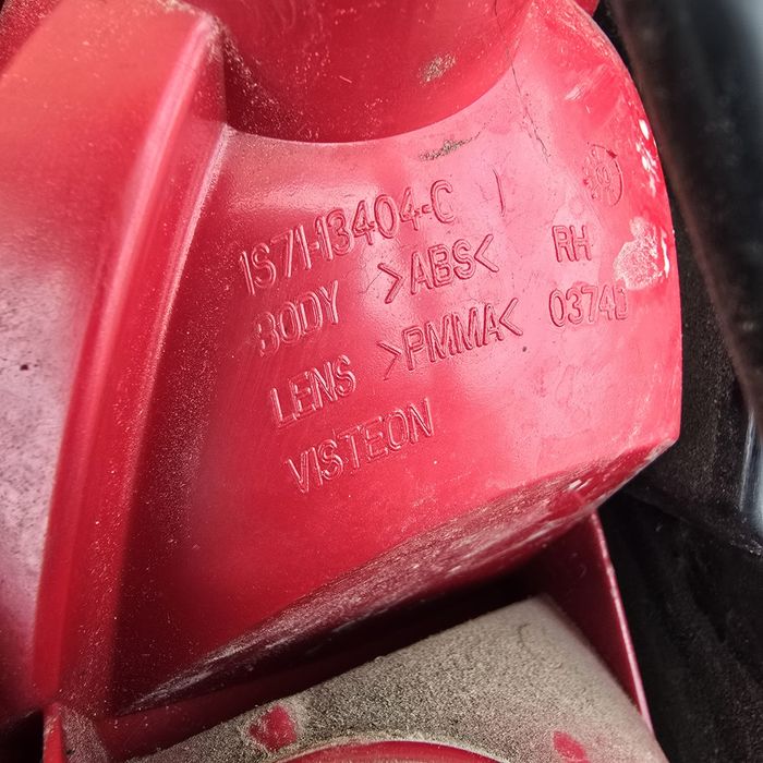 Задні ліхтарі стопи Ford Mondeo mk3 1S7113405 1S7113404