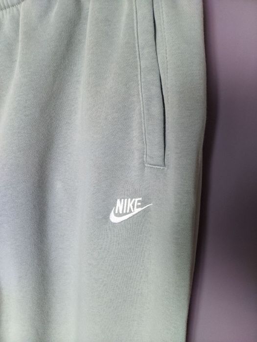 Чоловічі спортивні штани Nike