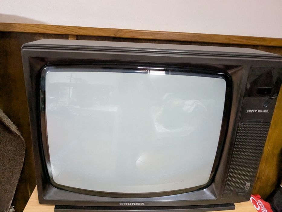 antiga marca Telefunken de 23 polegadas a cores