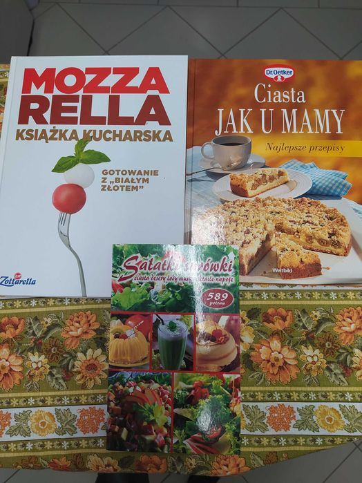 Książki kulinarne - Ciasta jak u mamy, Sałatki i surówki, Mozarella