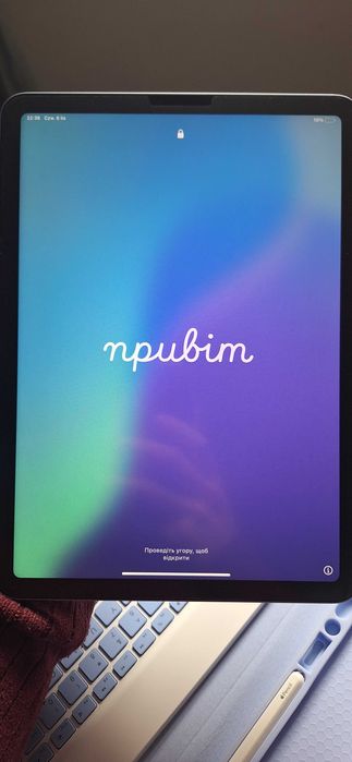 Apple iPad Air 5Gen A2588 10,9" 256GB + etui klawa