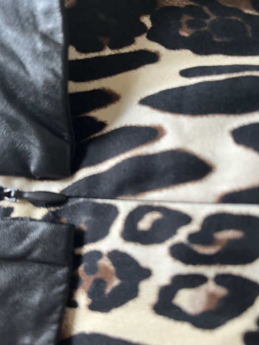 sukienka w panterke elegancka okazyjna