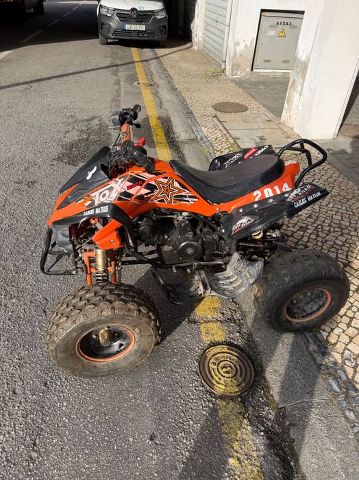 Moto 4 criança  com mudanças e marcha a traz