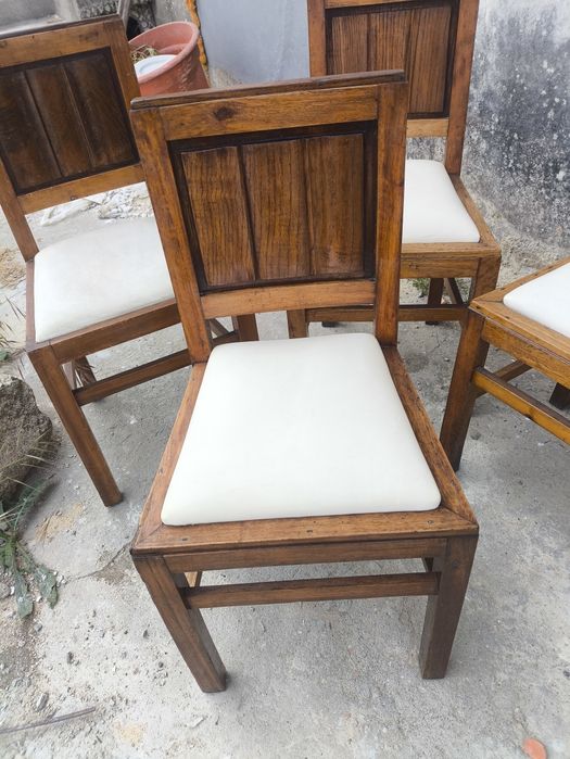 Conjunto de 4 cadeiras vintage em madeira maciça
