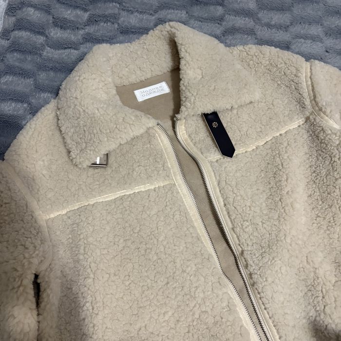 Дубльонка молочного кольору