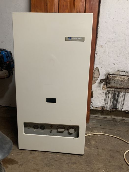 Junkers Bosch. Розширювальний бачок, насос і тд.