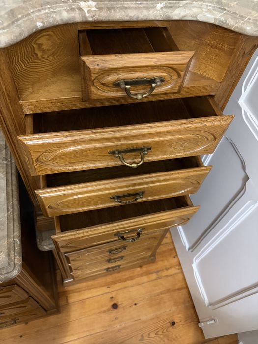 Conjunto de Quarto Estilo Clássico / Provençal – Madeira com Tampos em Mármore