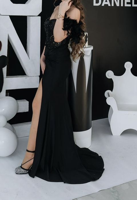 Чорна вечірня сукня