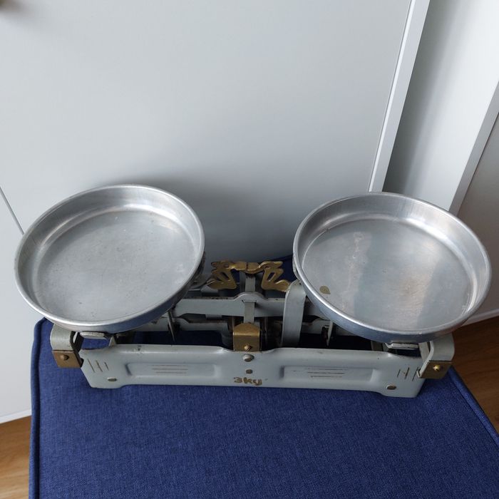 Waga szalkowa Będzin PRL + odważniki porcelanowe