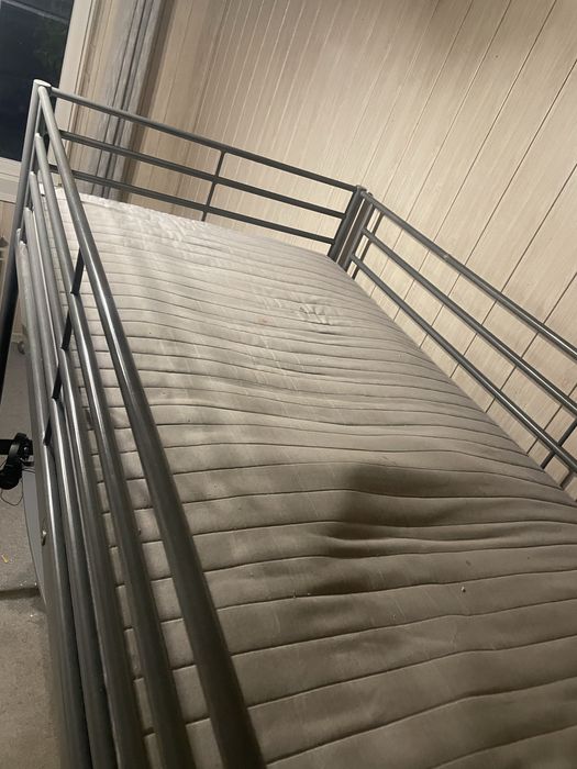 Łózko piętrowe z biurkiem