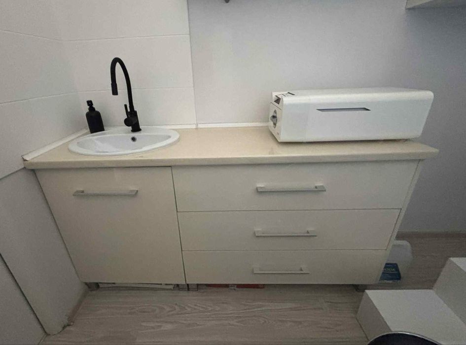 Komoda z blatem i umywalką