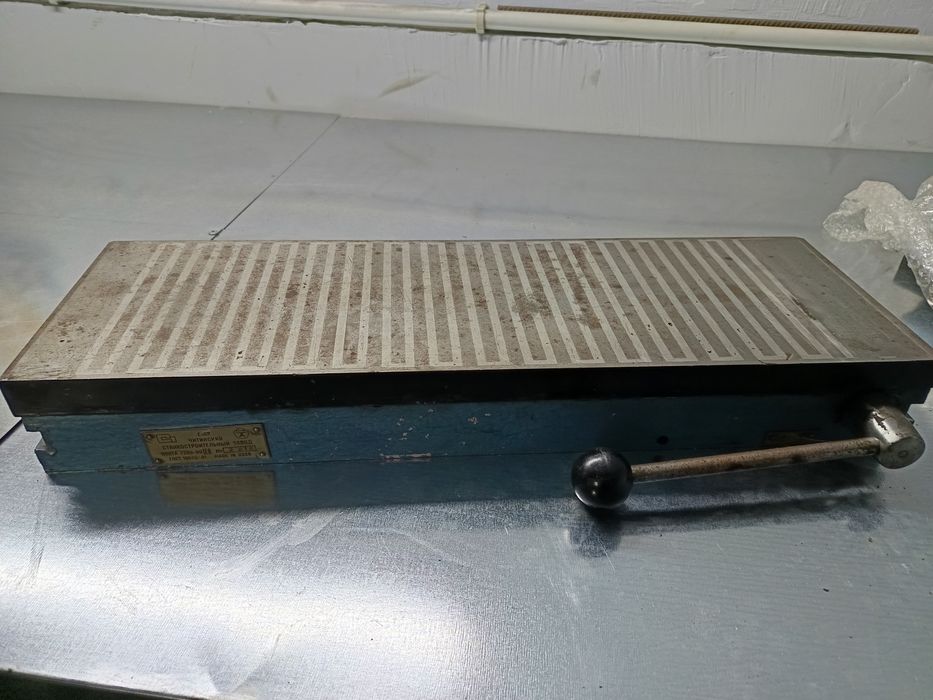 Magnetyczny stół obrotowy