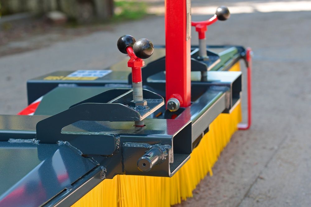 ZAMIATARKA,szczotka,odśnieżarka,na widły,łyżkę.Producent.Gwarancja.