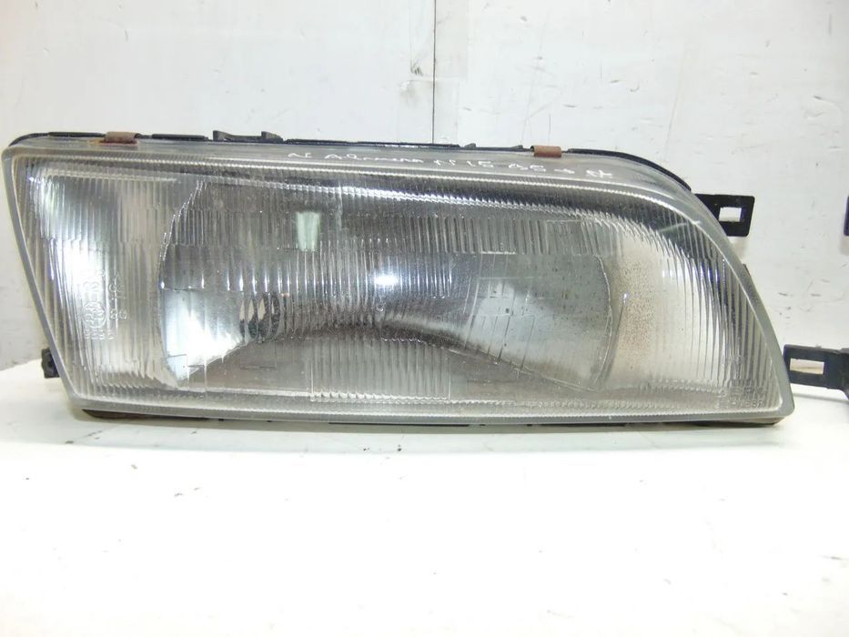 Nissan Almera/Bluebird faróis