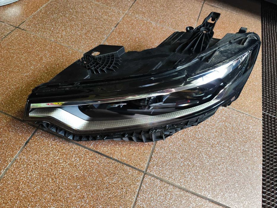 Cadillac XT6 lewa przednia lampa europa full led kompletna