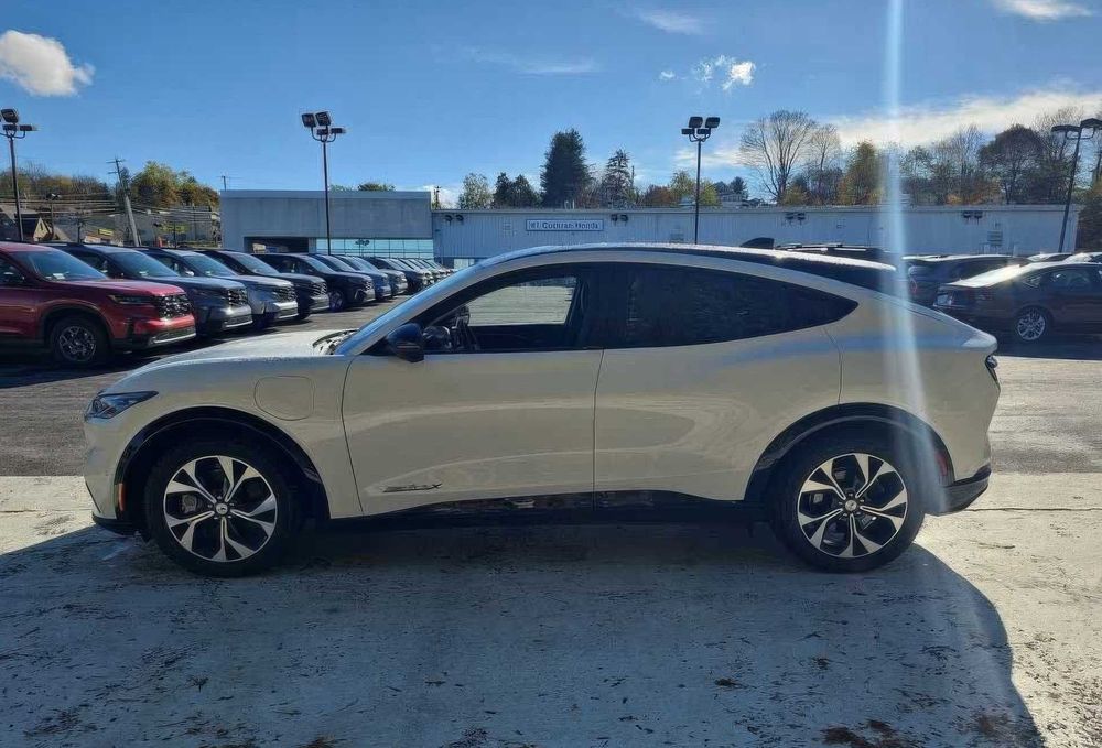 Ford Mustang Mach-E Premium      2023