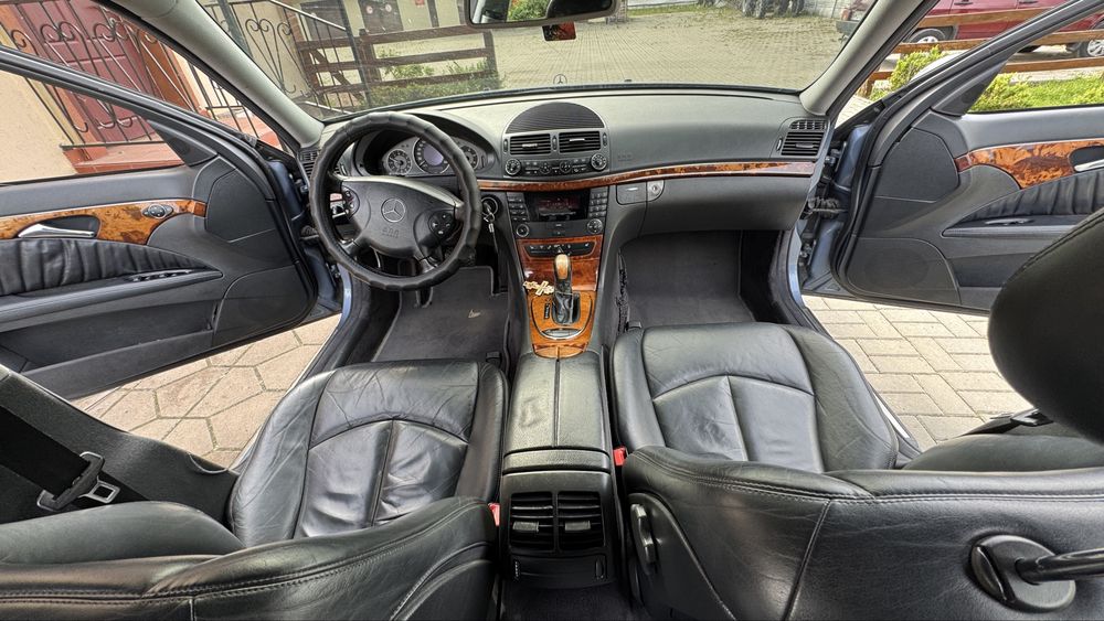 Mercedes Benz W211