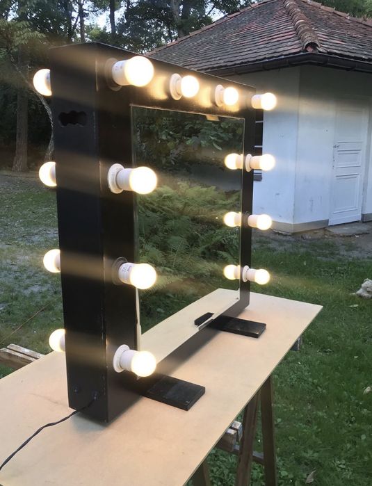 Lustro PRZENOŚNE do wizażu dwustronne podświetlane.