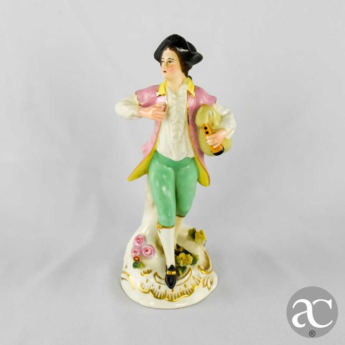 Escultura / Figura “Minuete Homem” Vista Alegre, pintado à mão